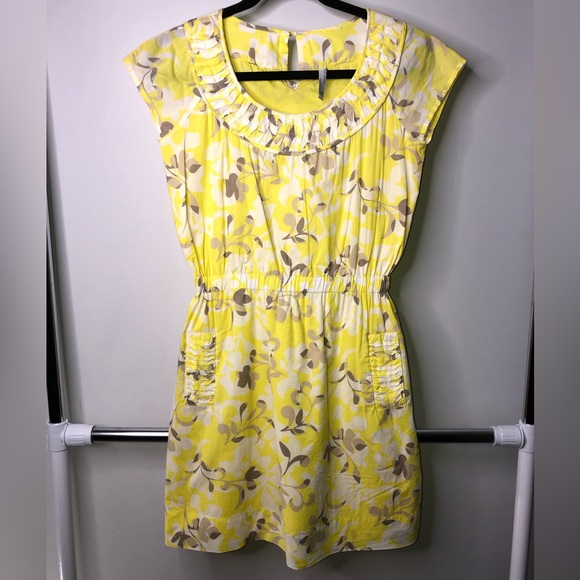 Old Navy Dresses & Skirts - Old Navy Yellow Floral Ruffle Mini XS Dress